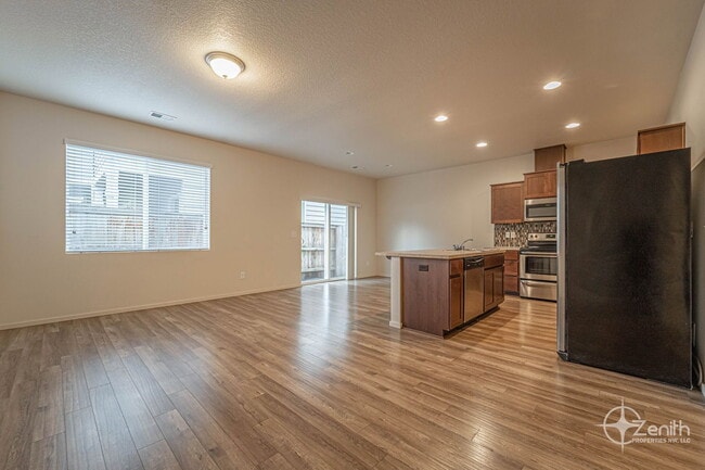 Building Photo - 1400 NE 85th Way