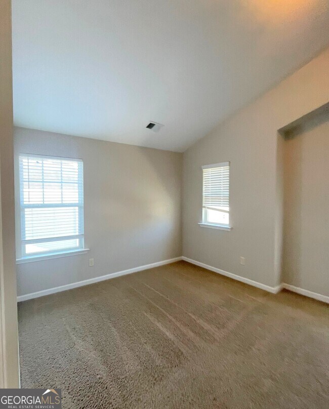 Building Photo - 149 High Point Way