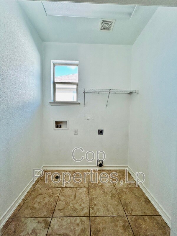 Building Photo - 1331 Tweed Willow