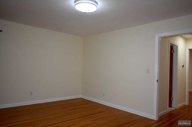 Building Photo - 356 Slocum Way
