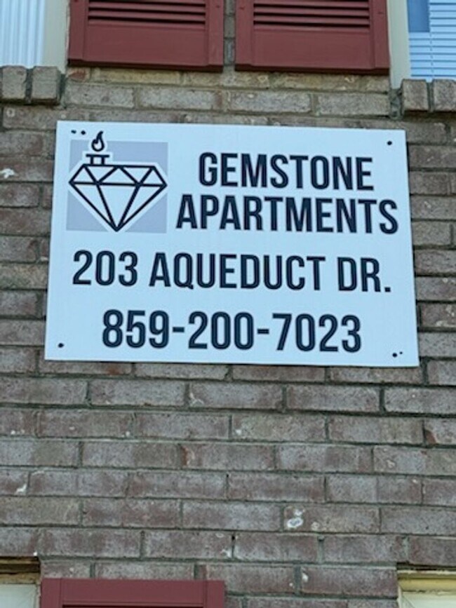 Building Photo - 203 Aqueduct Dr