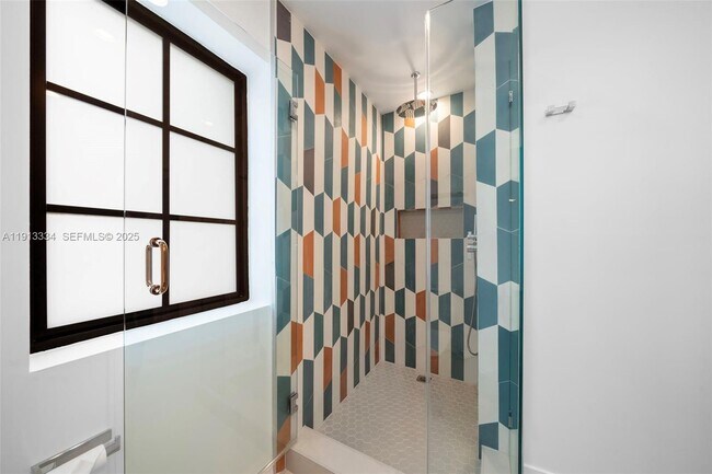 Building Photo - 151 NE 43rd St