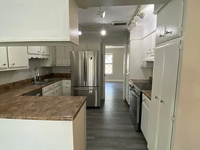 Building Photo - 332 Cedar Dr