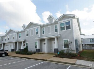 Building Photo - Great Location in Freeport