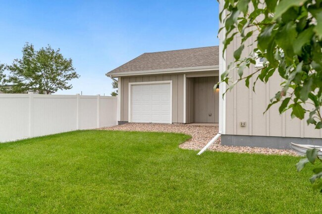 Building Photo - 4070 Sveta Ln