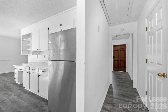 Building Photo - 21014 Pine Ridge Dr