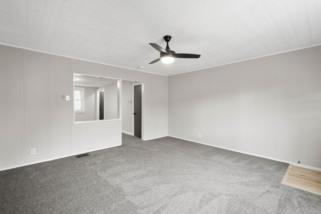 Building Photo - Beautiful 2 bedroom home in South Side Fla...
