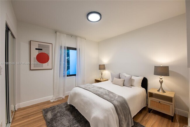 Building Photo - 360 NE 87th St