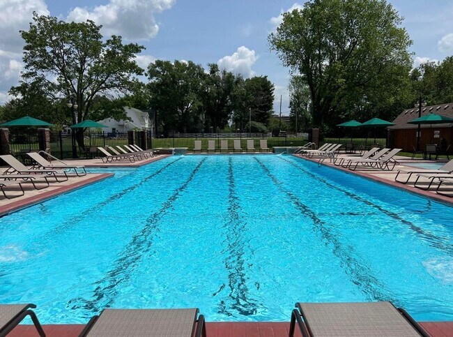 Building Photo - 3 bed 2.5 bath in Chesterfield Village in Springfield