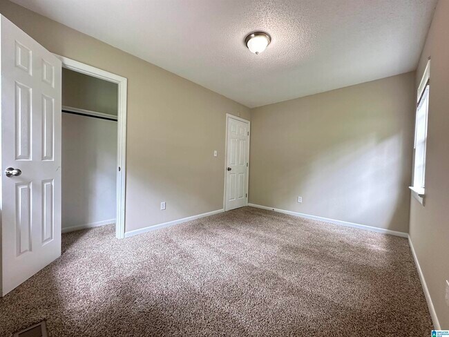 Building Photo - 1608 Azalea Dr
