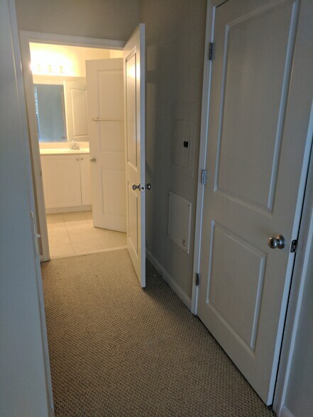 Hallway - 851 N Glebe Rd