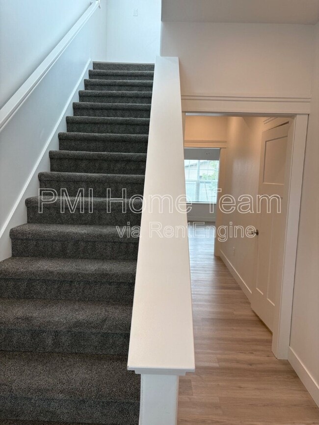 Building Photo - 618 W Cozy Ln