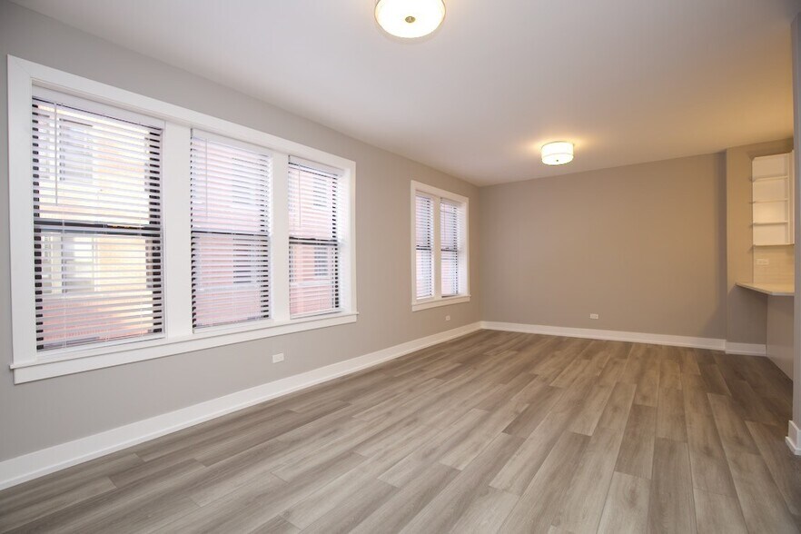 Building Photo - 3843 N Janssen Ave