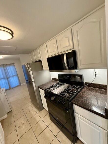 Building Photo - 238 Stevenson Sq