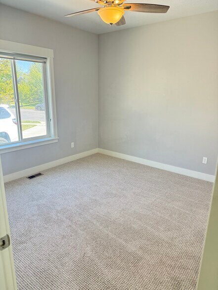 Building Photo - 158 S 140 E
