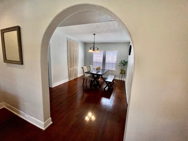 Building Photo - 2718 Cleburne St