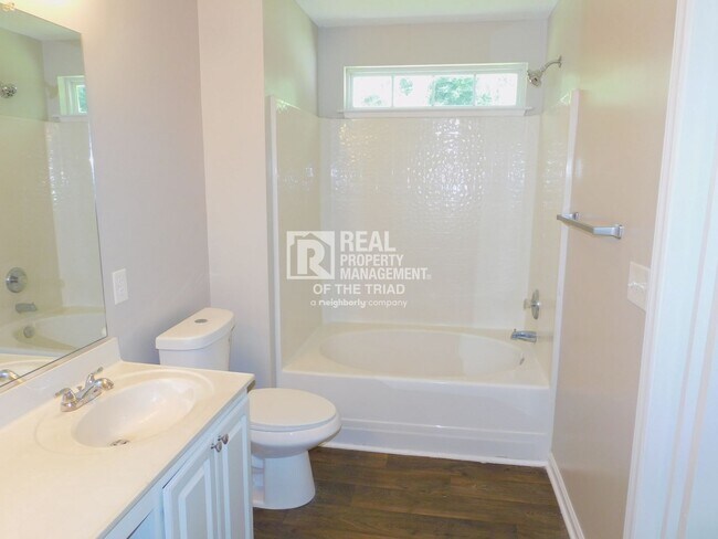 Building Photo - Beautiful 3BR/2BA Home in Southeast Greens...