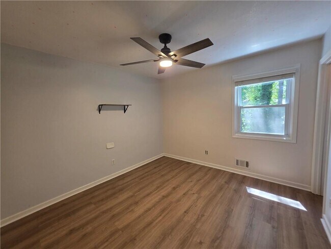 Building Photo - 4694 Shallowford Rd