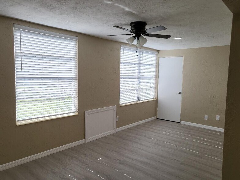 Florida room - 2451 Canadian Way