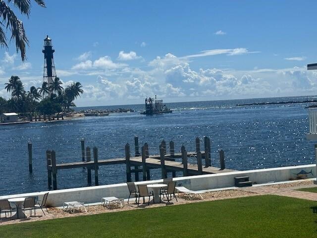 Building Photo - 2508 Bay Dr