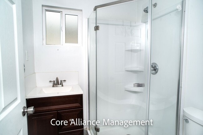 Building Photo - 9413 Farralone Ave