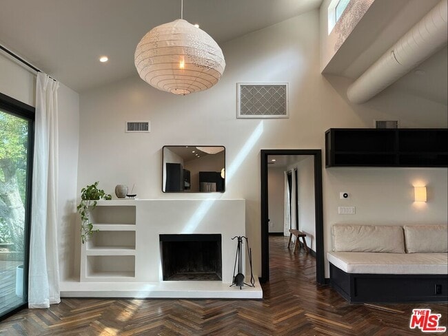 Building Photo - 21273 Entrada Rd