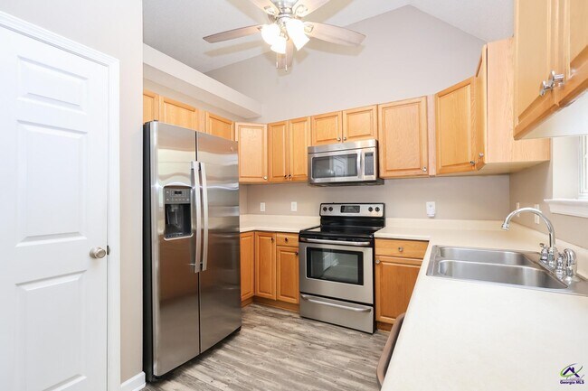 Building Photo - 103 Lions Gate