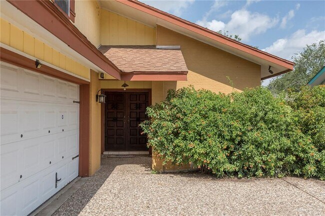 Building Photo - 3100 S Casa Linda St