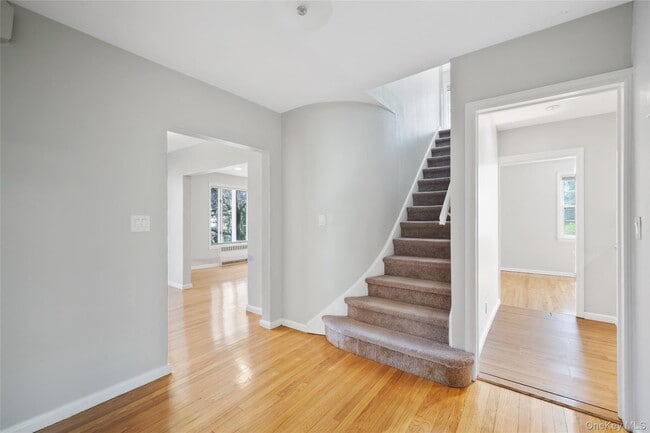 Building Photo - 6 Wildway