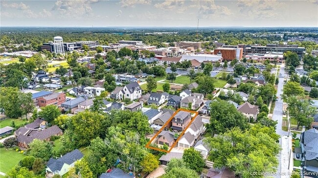 Building Photo - 242 SW D St