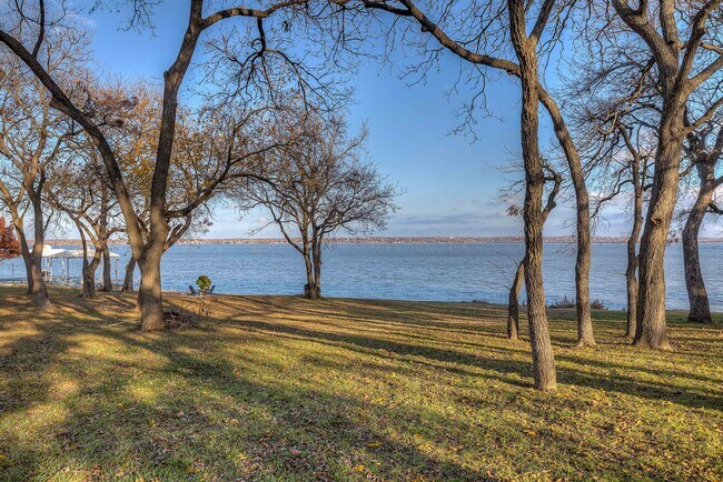 Building Photo - 8606 Columbia Dr