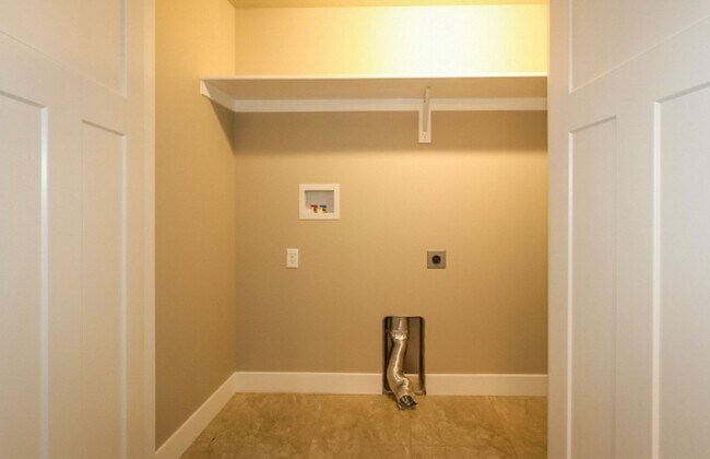 Building Photo - Beautiful Taylorsville Townhouse