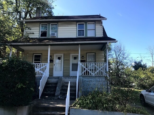 Building Photo - 7903 Lloyd Ave