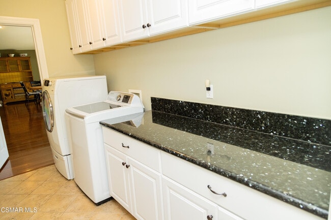 Building Photo - 385 Somerset Cir