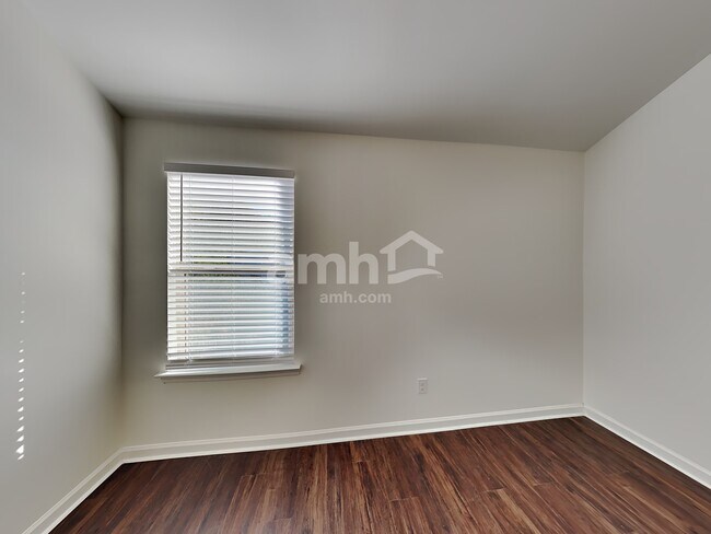 Building Photo - 421 Lossie Ln