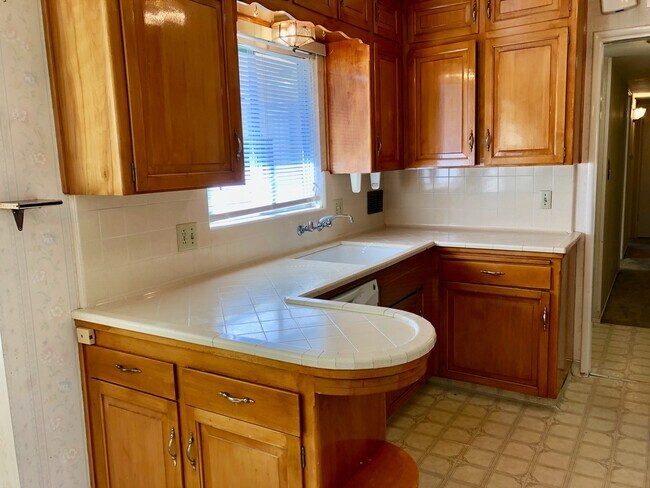 Building Photo - $1,950 First & Gettysburg, 3 bedroom home ...