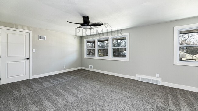 Building Photo - 7509 Lamar Ave