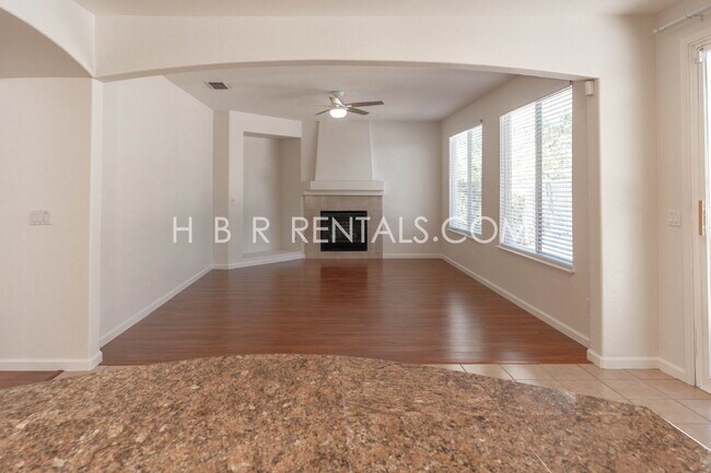 Building Photo - Spacious 5-Bedroom Retreat with Cozy Fireplace in Prime Tracy Location!