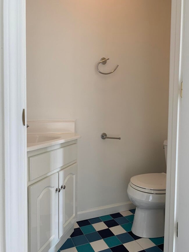 Building Photo - 721 W Main St