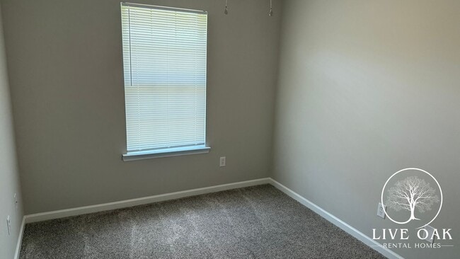 Building Photo - MOVE-IN SPECIAL: $500 OFF 1st MONTH'S RENT!**