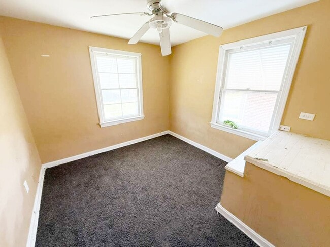 Building Photo - 3 BED 1 BATH SINGLE FAMILY HOME