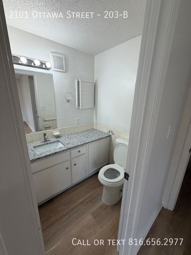 Building Photo - 2101 Ottawa St