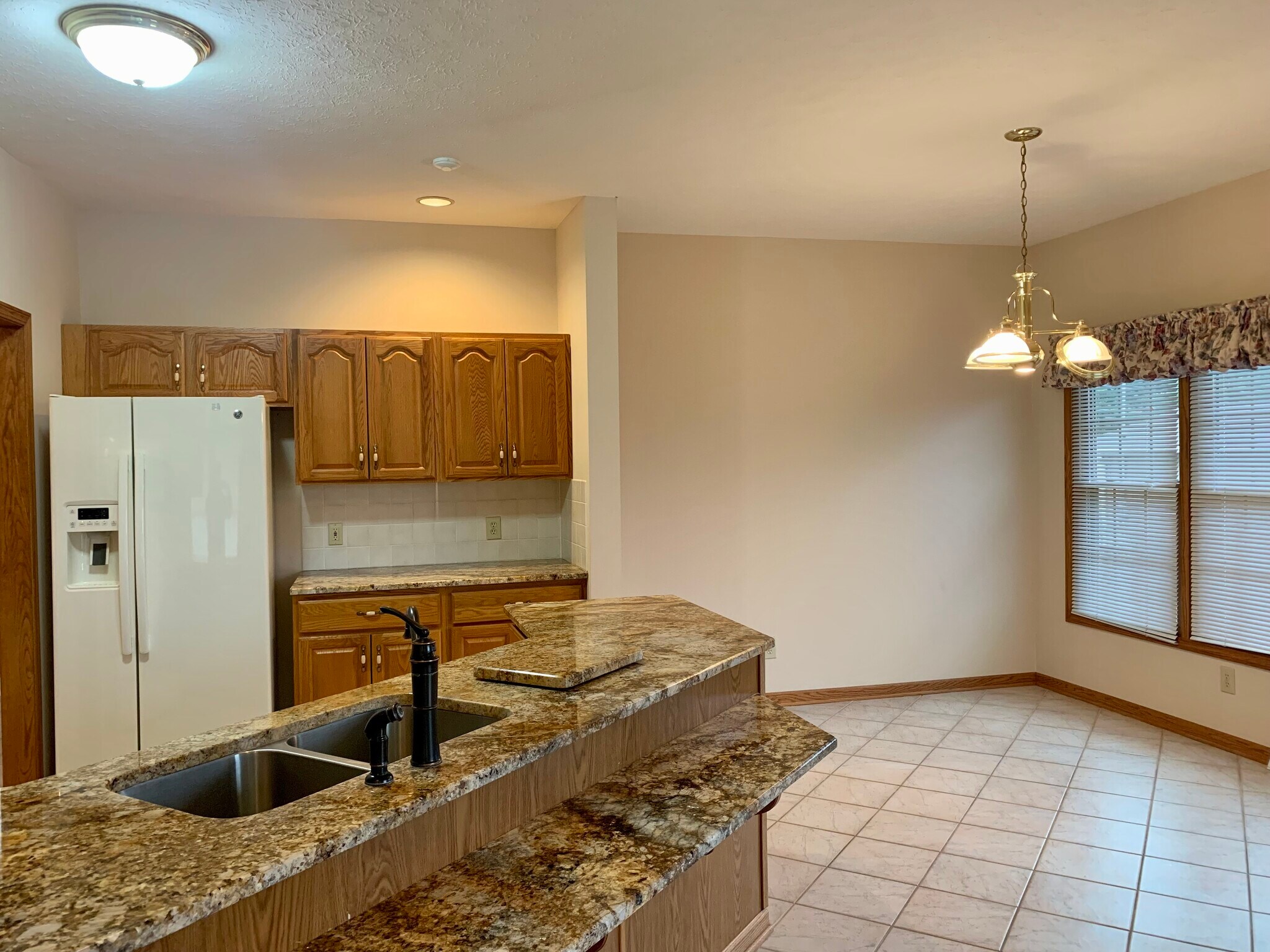 Building Photo - 2014 E Main St