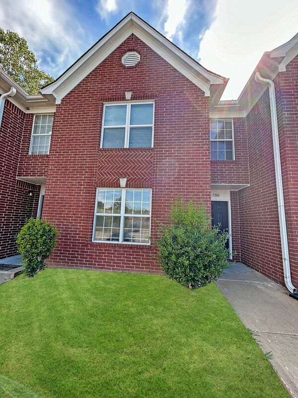 Primary Photo - 7266 Illinois Central Ave
