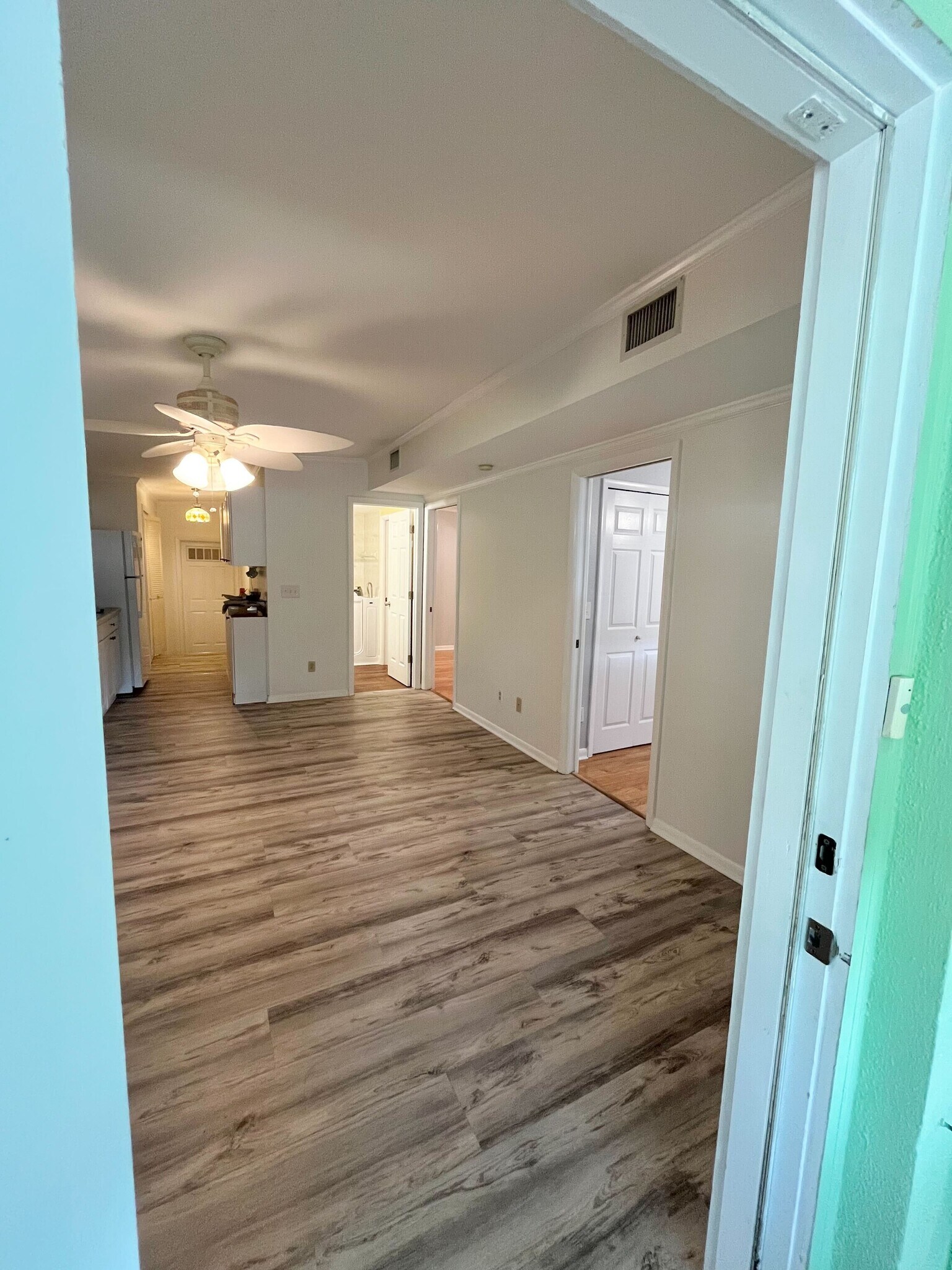 Building Photo - 516 Northmoor Ave N