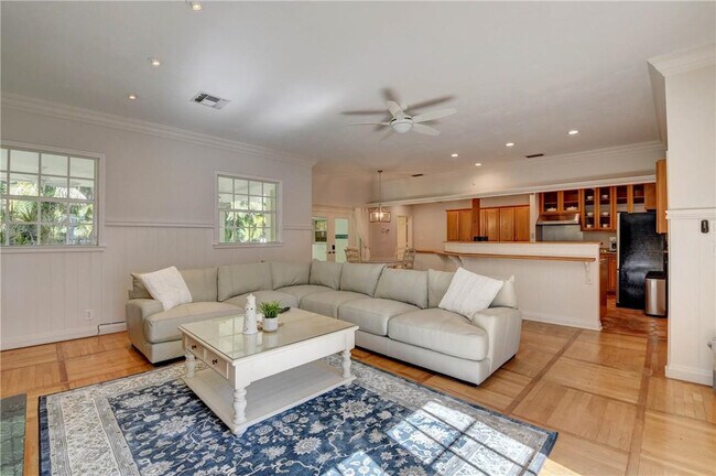 Building Photo - 302 NW 11th St