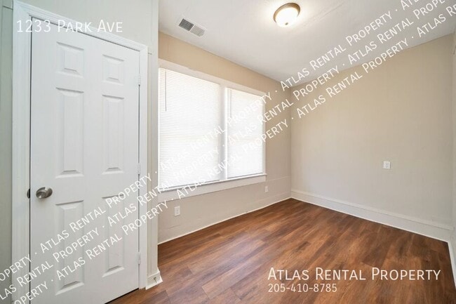 Building Photo - 1233 Park Ave