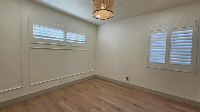 Building Photo - 114 S Emerald Pl