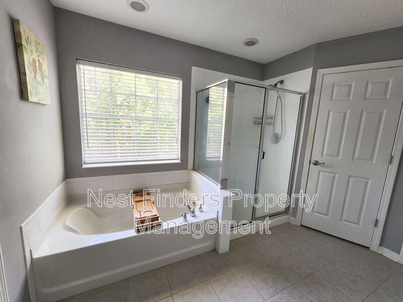 Building Photo - 3857 Lionheart Dr