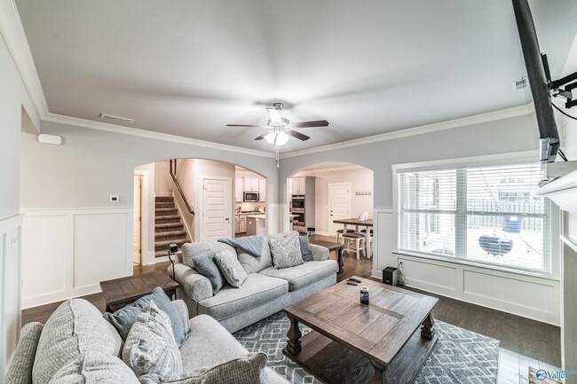 Building Photo - 6 Desert Oak Ct SW